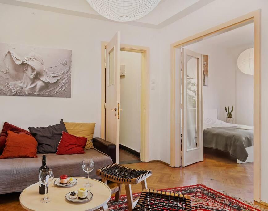 Ultra-Central University Square Apartament Apartament Bukarest Exteriör bild