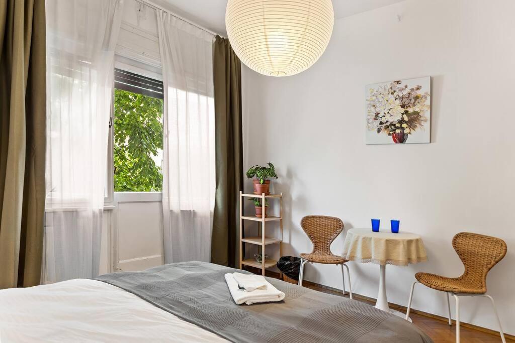 Ultra-Central University Square Apartament Apartament Bukarest Exteriör bild